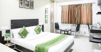 Treebo Trend Bagga International - Aurangabad - Phòng ngủ