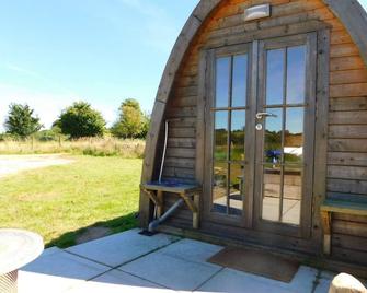 Cosy Pod-Cabin near beautiful landscape in Omagh - Omagh - Patio
