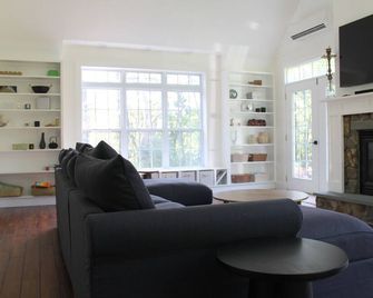 Corkscrew Cape - Family Friendly Upstate Ny Escape - Barryville - Living room