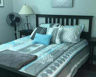 Clean Comfortable Chalet Located In The Heart Of The White Mountains - Bethlehem - Bedroom