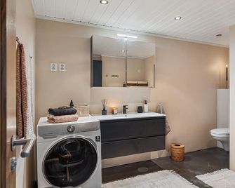 Gorgeous Home In Sandefjord With Wifi - Sandefjord - Bad