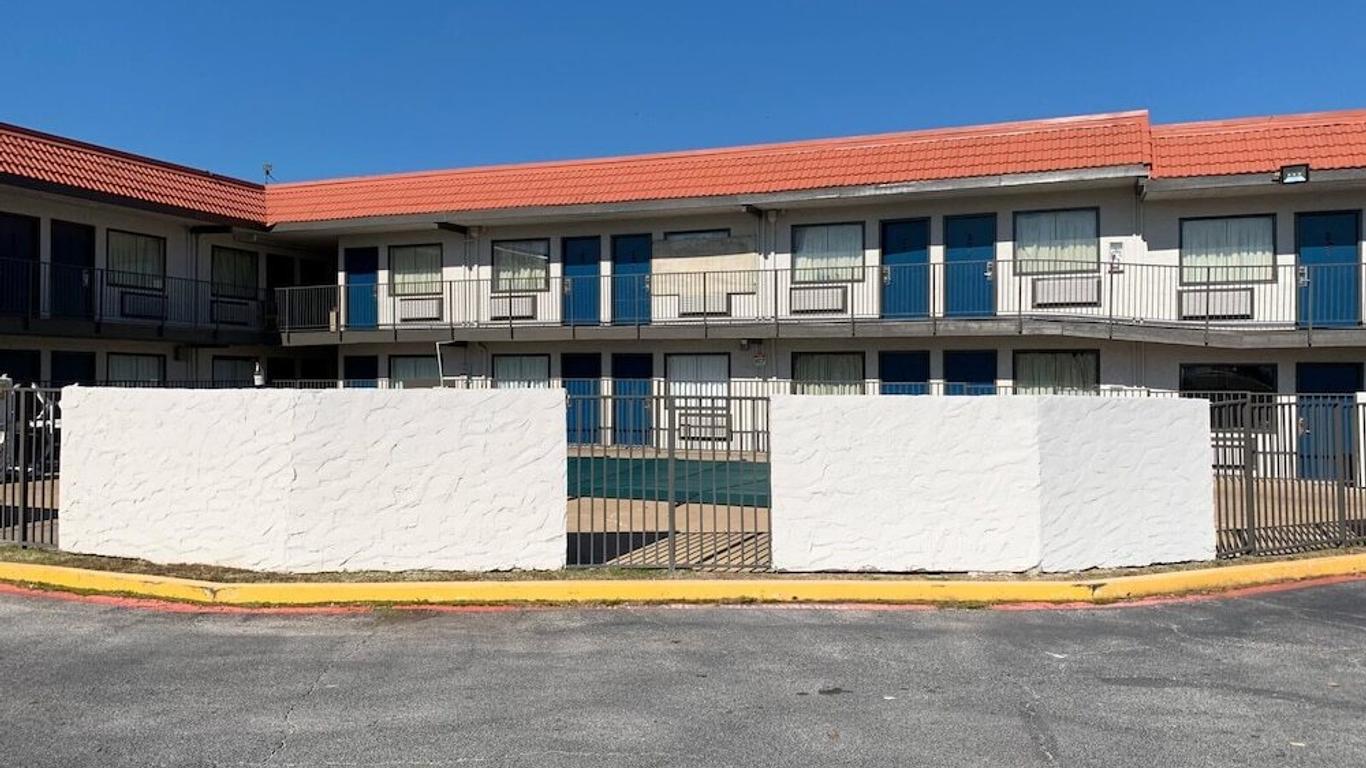 Super 7 Inn Dallas-Southwest