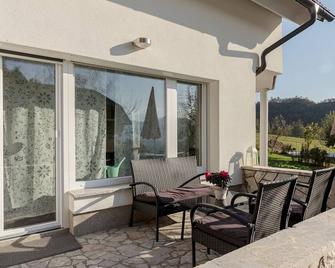 Fully Equipped Modern Apartment With A Balcony, Terrace And Garden - Žirovnica - Balcón