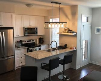 2-bedroom condo w/ parking in Niagara wine country - Lincoln - Kitchen