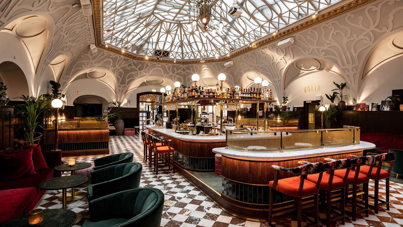 ذا فالت هوتل، وورلد هوتلز كرافتيد