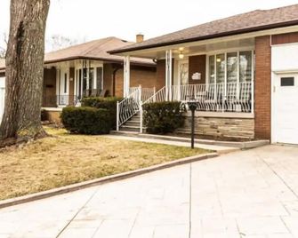 Matilda's Luxury House - Mississauga - Building