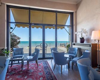 B&b Hotel Diano Marina Palace - Diano Marina - Lobby