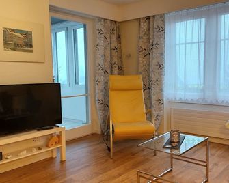 Renovierte 4,5-Zi-Wohnung mit Parkplatz in ruhiger Lage - 90m2 - Wil SG - Wohnzimmer