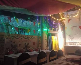 Oly's Khulna Hideout: Your Bangladeshi Retreat - Khulna - Restaurant