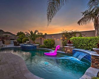 Luxe Estrella Mountain Adobe - Heated Pool - Goodyear - Zwembad