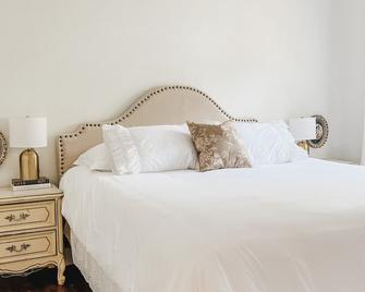 High Point Hideaway - across from The Hub! - Memphis - Bedroom
