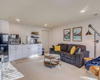 Charming 1-bdrm walkout basement suite with AC, WiFi in lovely Colorado Springs - Colorado Springs