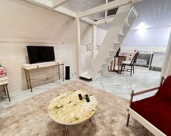 Chalé Rústico 8 min do centro turístico - Campos do Jordão - Salon