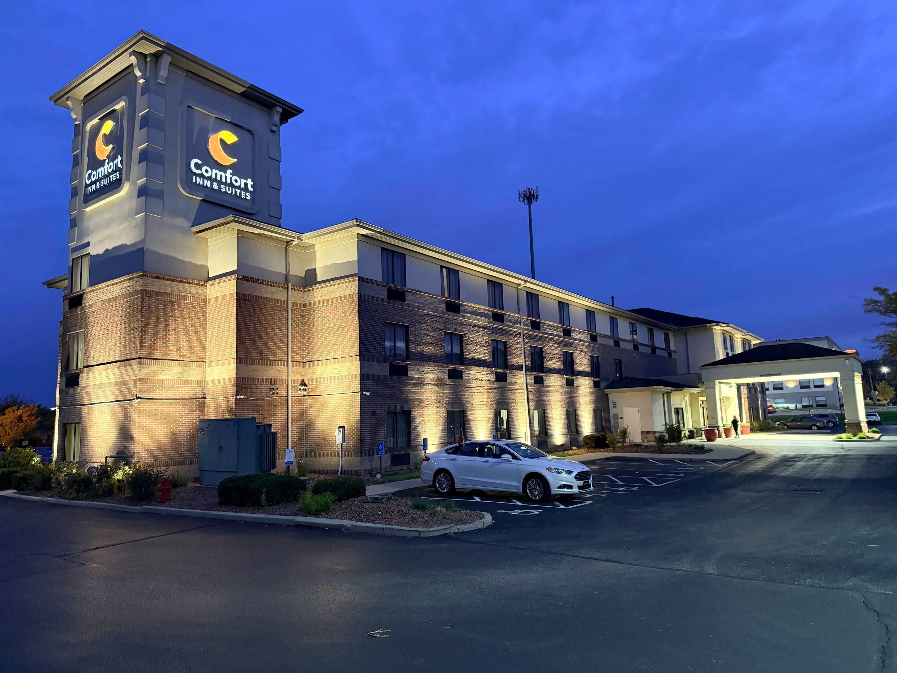 Comfort Inn & Suites West Chester - North Cincinnati - West Chester - Rakennus