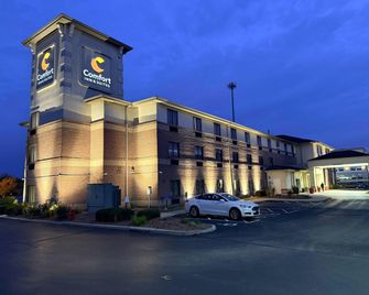 Comfort Inn & Suites West Chester - North Cincinnati - West Chester - Rakennus