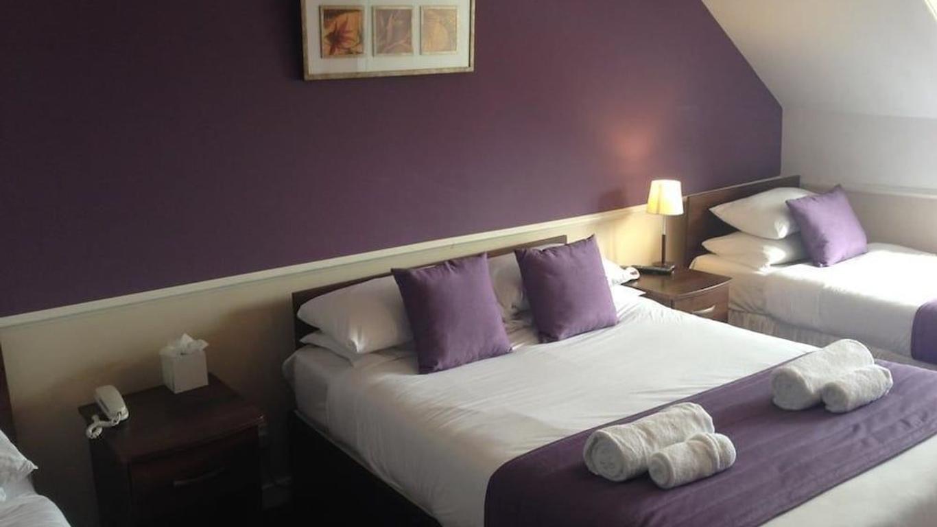 Aberdour Hotel, Stables Rooms & Beer Garden