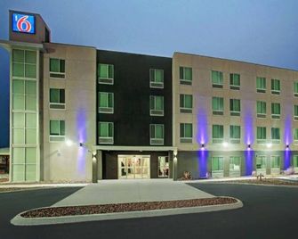 2 Queen Beds|Nsmk,Mini Fridge - Monahans - Budova