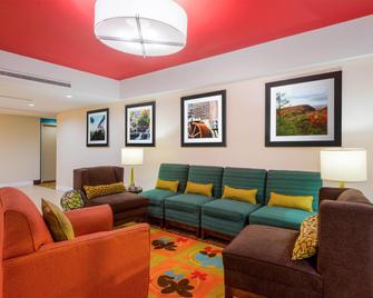 La Quinta Inn & Suites Summersville/New River National Park - Summersville - Lounge