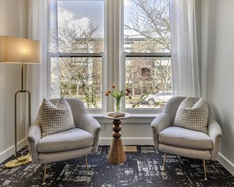 The Orenco Station Hotel - Hillsboro - Olohuone