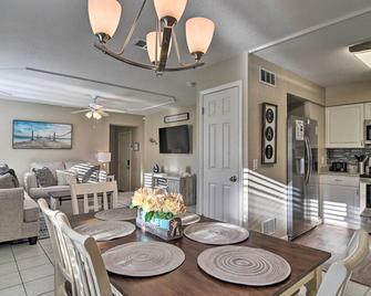 Beach-Style Getaway with Lanai about 4 Mi to Beaches! - Largo - Dining room