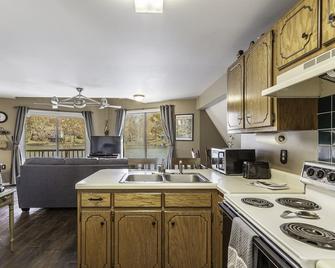 A-frame Lakefront Cabin near Spring River - Hardy - Cocina