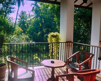 West Dene - Negombo - Balcón