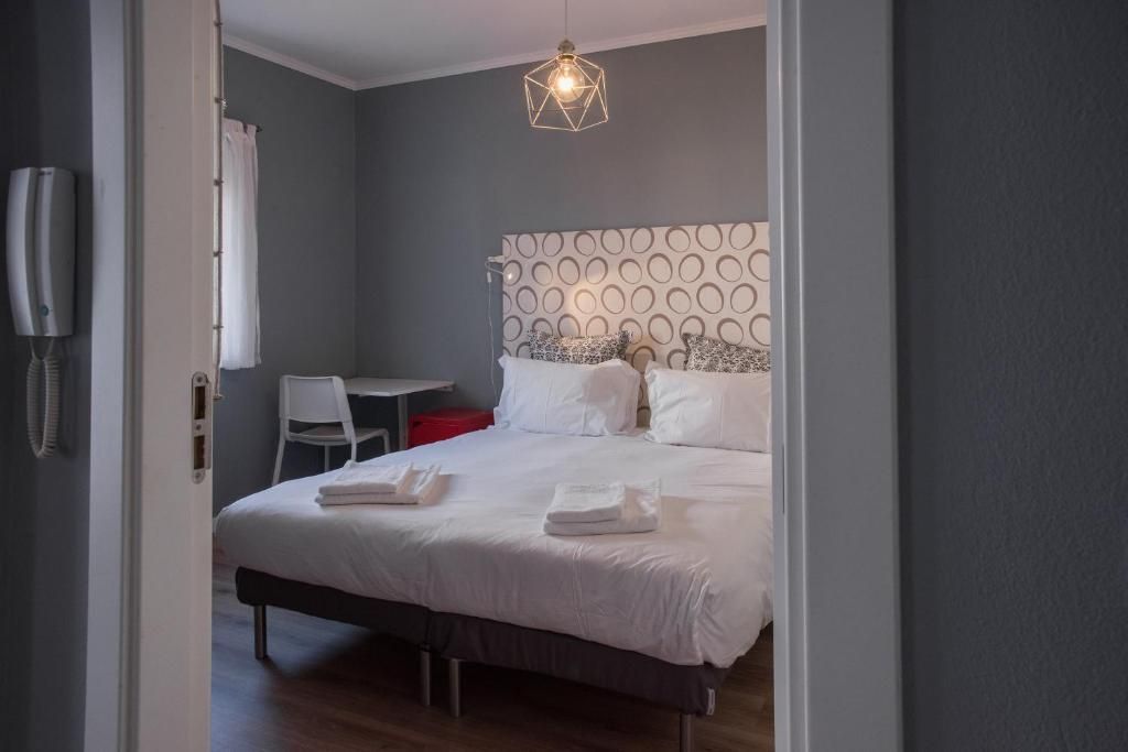 لاجوس أبتاون بد آند بريكفاست