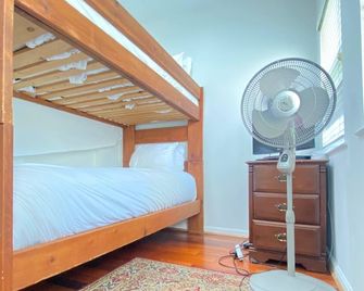 Duplex 2-Bdrms, 1-Den, 2-Baths & 2 Miles North Of The White House - Washington - Phòng ngủ