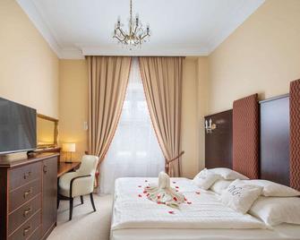 Kristály Imperial Hotel - Tata - Camera da letto