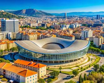 Adira Résid'marseille Vieux-Port 2 Étoiles - Marsiglia