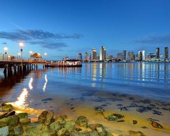 Heart Of Gaslamp Lovely Plush Apt - San Diego