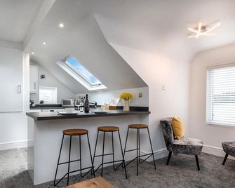 Station Loft - Deganwy - Kitchen