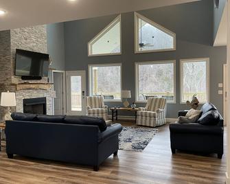New Norris Lakefront home. Party on the Docs, 2 Story dock with slide, Hot tub - Caryville - Вітальня