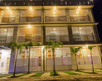 The Crown Plaza Airport Hotel - Seeduwa - Building