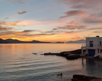 Milos By The - Sea Seafront House - Kastro - Outdoors view