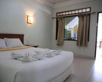 Pandu Lakeside Hotel Parapat - Parapat - Balkon