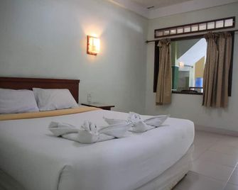 Pandu Lakeside Hotel Parapat - Parapat - Habitación