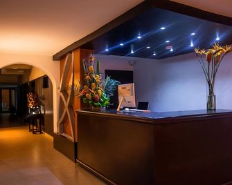 Hotel Yalconia - San Agustin - Recepce