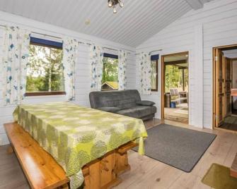 Holiday Home Aurinkoranta by Interhome - Petajavesi - Sala de estar