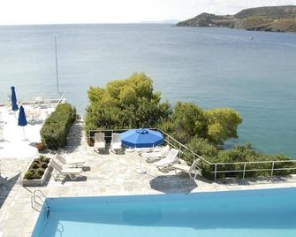 Αpollo Ηotel - Agia Marina