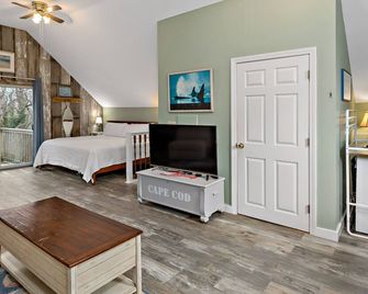 The Inn at the Oaks - Eastham