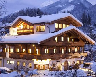 Hotel Margit - פינקנברג - בניין