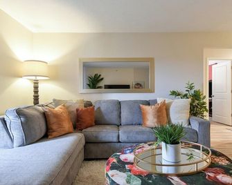 Remodeled No Steps Citrus Lane Luxury Amazing View - Branson - Sala de estar