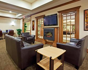 Holiday Inn Express & Suites Howell - Howell - Living room
