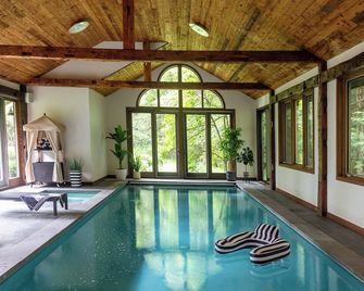 Serene 5-BR Retreat 9-Min to Catamount - Egremont - Pool