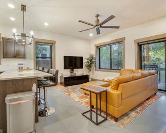 1 Mi to Payette Lake McCall Home with Grill! - McCall - Sala