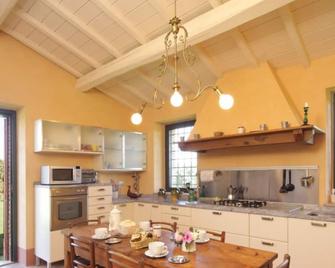 Bagnoletto, splendid farmhouse in the open countryside - Orte - Cucina