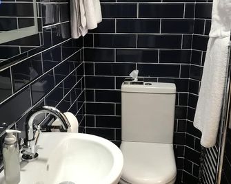 Number 29 - Only Adults - Shanklin - Bathroom