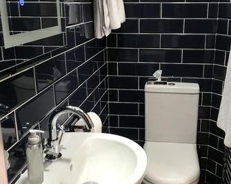 Number 29 - Only Adults - Shanklin - Badrum