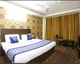 Hotel Trinetar Resorts Patnitop - Kud - Building